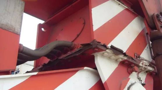 大型港口機械的維修涂裝